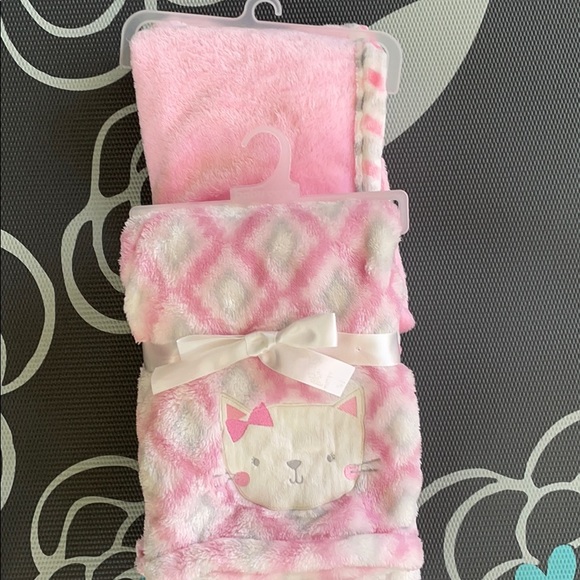 Other - 🌻2 new soft blankets🌻